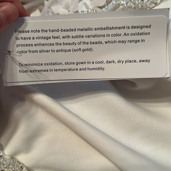 Wedding dress: NEVER WORN/ALTERED, size 4 - Picture 5 of 5